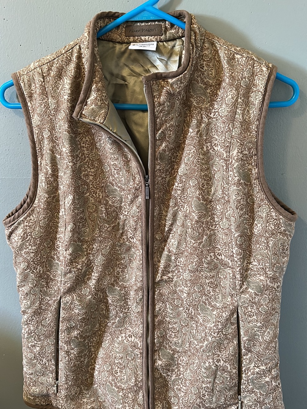 Columbia Taupe Paisley “Quilted” Vest with pockets that zip